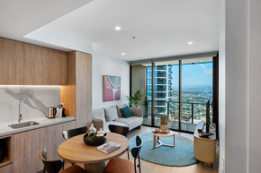 The Horizon - NEW 43F Broadbeach LUX 2BR with Pool Gym Netflix